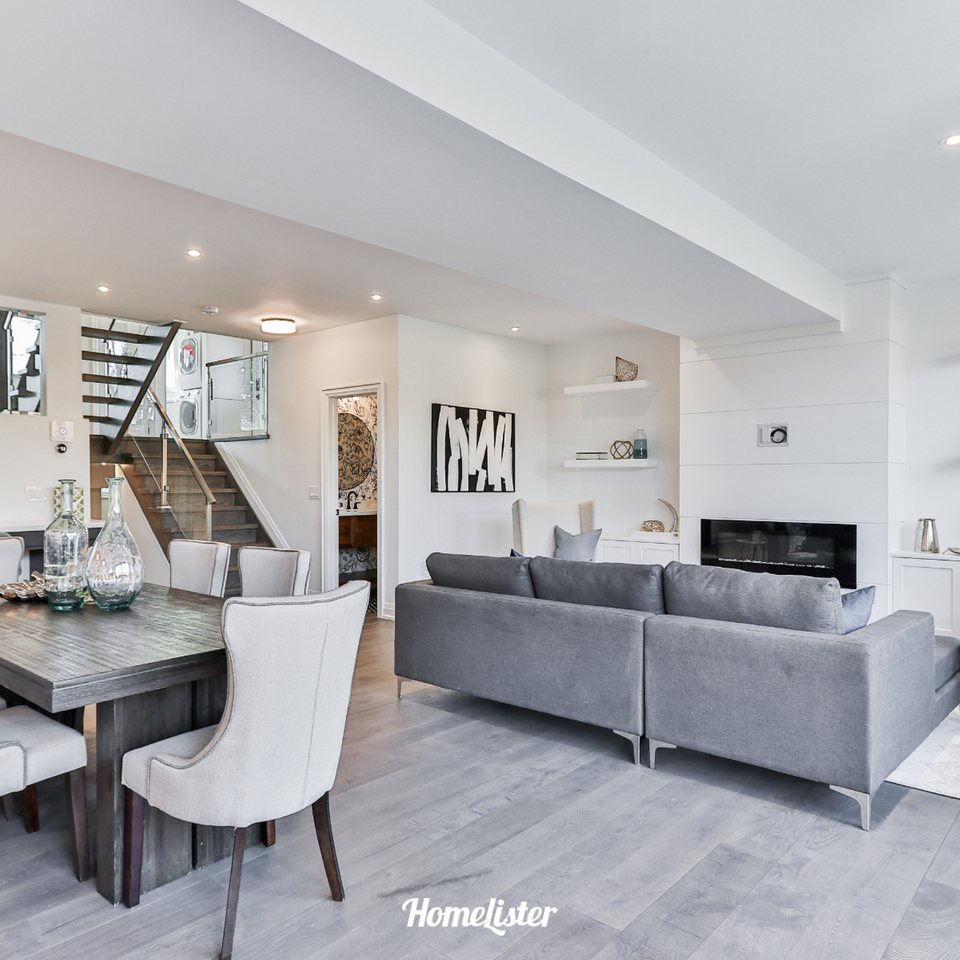 HomeListerApp's tweet photo. We always love a neutral palette. Especially when it comes to staging a home for sale. Pro tip: clear off surfaces like coffee tables and dining tables to make the space look as big and open as possible.  

#stagingtips #homelister #homeseller #homesale https://t.co/Uw3zBXt92o