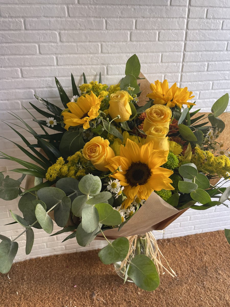 florquimia's tweet photo. RAMOS 🌻💛✨

📍C/ Derechos Humanos,14
📞919474721
📞641323118

⏰L-S DE 9:00 a 22:00
Domingos de 9:00 a 21:00

#ramos #tulipanes #madrid #girasoles #flores #plantas #M30 #margaritas #amarillo #regalos https://t.co/mKblLKNiR5