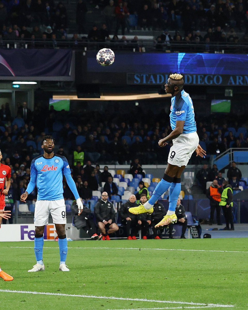 Il #Napoli è, per la prima volta nella storia, ai quarti di finale di #ChampionsLeague. Con #Milan e #Inter, tre squadre 🇮🇹 tra le prime otto d’Europa, la Serie A è il campionato più rappresentato nella Grande Coppa 🏆.

Sorpesa livello: faccia di #Anguissa.

#NapoliEintracht