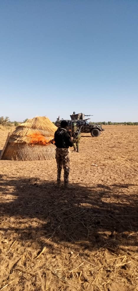 defencemediaops's tweet photo. In a continuous bid to end Terrorism in the North West region, troops of Operation HADARIN DAJI earlier today carried out a massive clearance operation in Sokoto State, killing scores of terrorists and destroying their camps across several villages in the general area.
#OPHD https://t.co/ZxpYZTtnXM