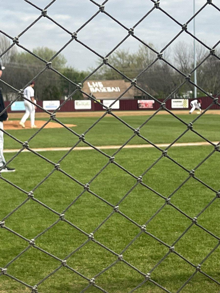 WilsonLashundra's tweet photo. Enjoying some @Baseball_Farmer LHS baseball and the world famous brisket nachos on this beautiful day! #LetsgoFarmers #Farmerbaseball #springbreakthings #APlife #TodayatLHSK https://t.co/Db0Td2WSDV