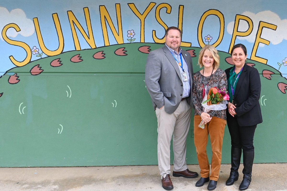 JUSD_Supt's tweet image. Today, I had the honor of surprising our District Elementary School Teacher of the Year. Congratulations to Sherrill Ferguson, Special Education teacher at Sunnyslope Elementary!

Thank you, Sherrill, for your many years of service to our JUSD students. 
#jusdshares #jusdvision