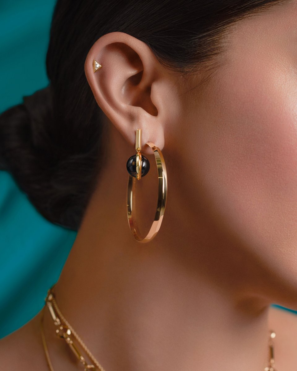 Ear game strong ✨ Shop all our favorite hoops, studs and statement earrings via the link in our bio #CastWonder
.
.
.
.
.
#earstack #earrings #goldearrings #goldhoops #hoops