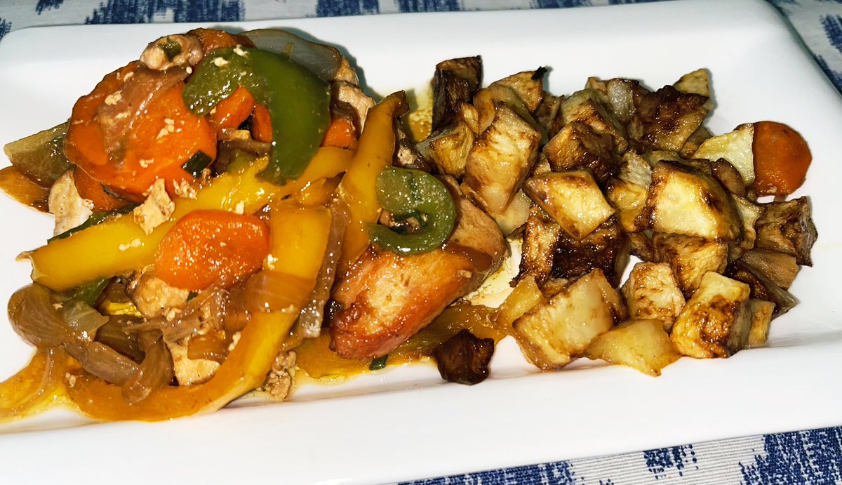 Dia_Sakho's tweet photo. La cuisine, socle du véritable bonheur, plus qu’un festin, on se découvre en cuisinant. On y applique la patience, on éprouve ses sens, et expose son palais à sa vision de la vie. Raffiné ou rustique, cuisiner est une philosophie propre aux civilisations du monde.
#cooklovers♥️😉 https://t.co/MEBXsTpQ4v