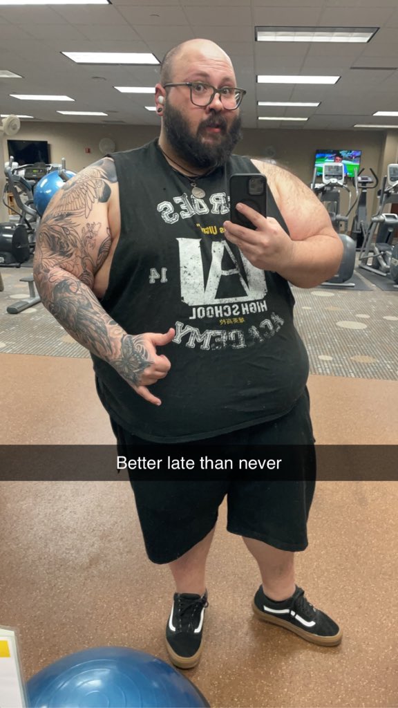 Biskits42's tweet photo. Back to the gym , it’s been a long time friend, time to get some gains https://t.co/VuMqGa3s9H
