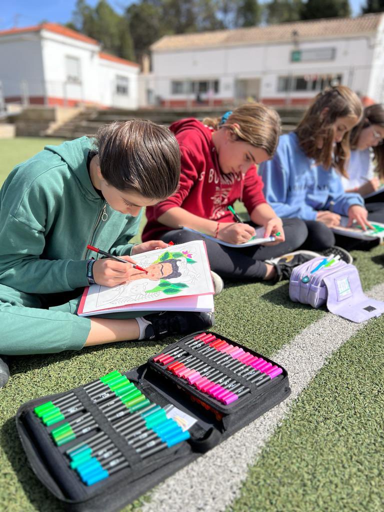 Cuando coinciden una tertulia artística dialógica, #FridaKahlo y un entorno mágico, se viven momentos así de especiales en <a href="/CdA_altoguada/">CPR Alto Guadalquivir Official</a>
<a href="/CEP_Orcera/">CEP de ORCERA</a> <a href="/JaenJunta/">Junta Jaén</a> <a href="/EducaAnd/">Consejería Desarrollo Educativo y FP</a>