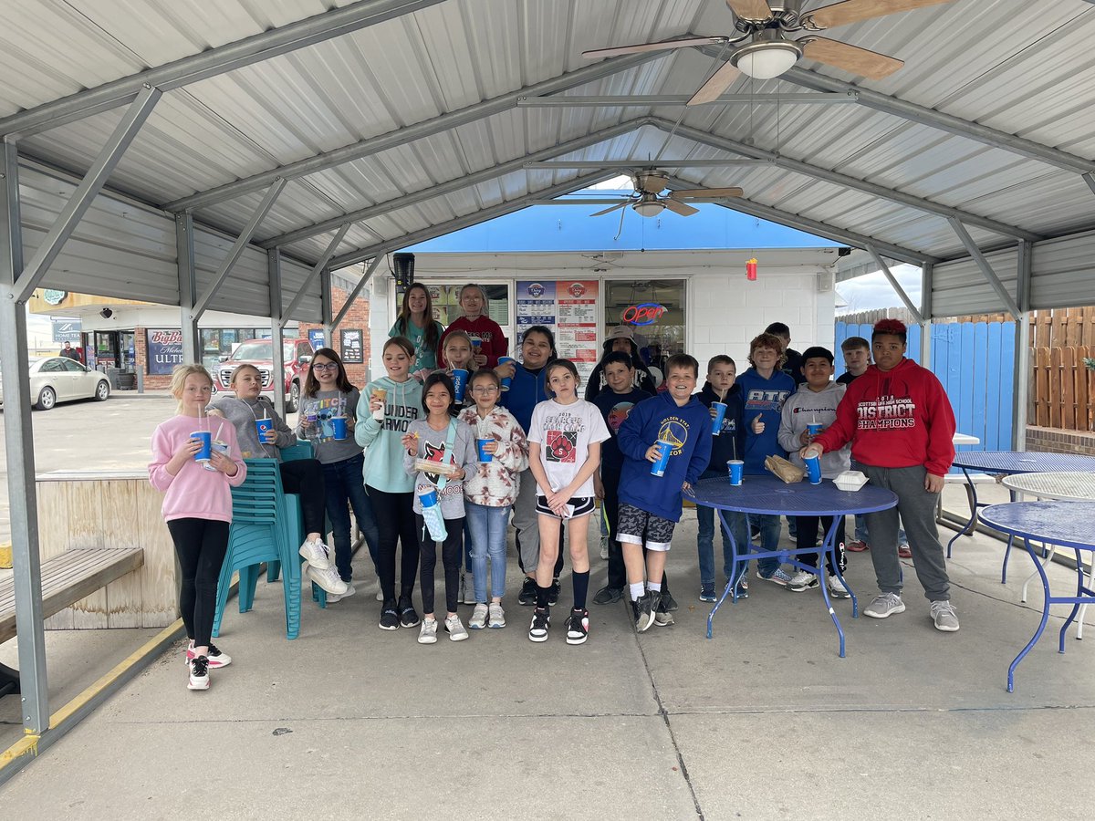 mrspetsch22's tweet photo. Today we celebrated filling our classroom beads jar with a trip to Dairy King. Before going, students had to look up which items they wanted, calculate tax and figure out their total. Most students gave their change as a tip. Such a great reward and learning experience! https://t.co/CPx4CLrzLN