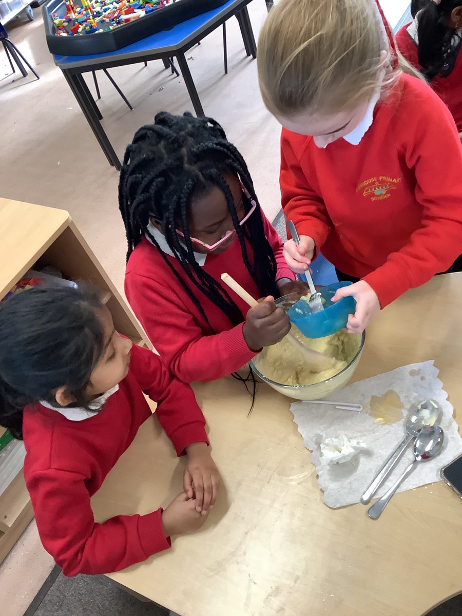 MrsPringleSPS's tweet photo. P1 and P2 prepping Fairtrade banana muffins for today‘s bake sale. Thank you for coming to buy a cake from us! We made £26. P6 and P7’s turn tomorrow. https://t.co/sxGGFYCz1v