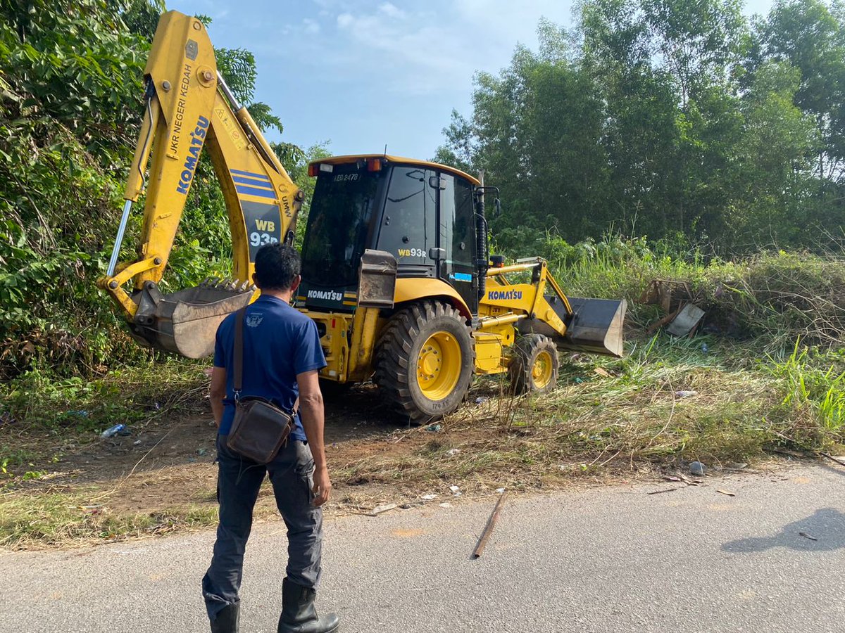 pdtkmkedah's tweet photo. 16/03/2023 ( Khamis )
PROGRAM GOTONG ROYONG ANTARA PEJABAT DAERAH DAN TANAH KUALA MUDA BERSAMA AGENSI AGENSI TERLIBAT DI KAWASAN BERMASALAH : LOKASI: KILANG KOK POAY TAMAN DELIMA.
#PDTKM #MPSPK https://t.co/qJbh3UDlRW