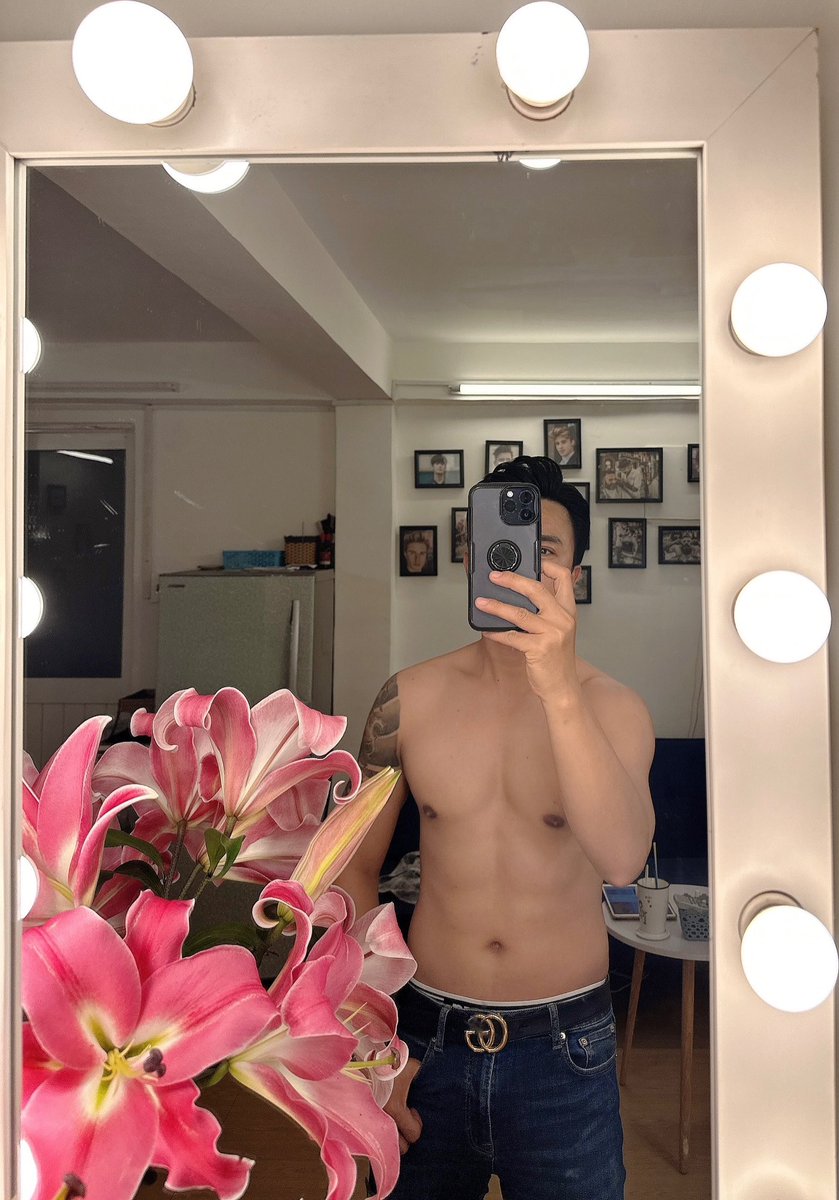 NguyenBaber's tweet photo. Hôm  nay là thứ 5 
Ai muốn a dâm thì alo cho a  
Zalo : 0916472676 https://t.co/zd9KlvXgaG