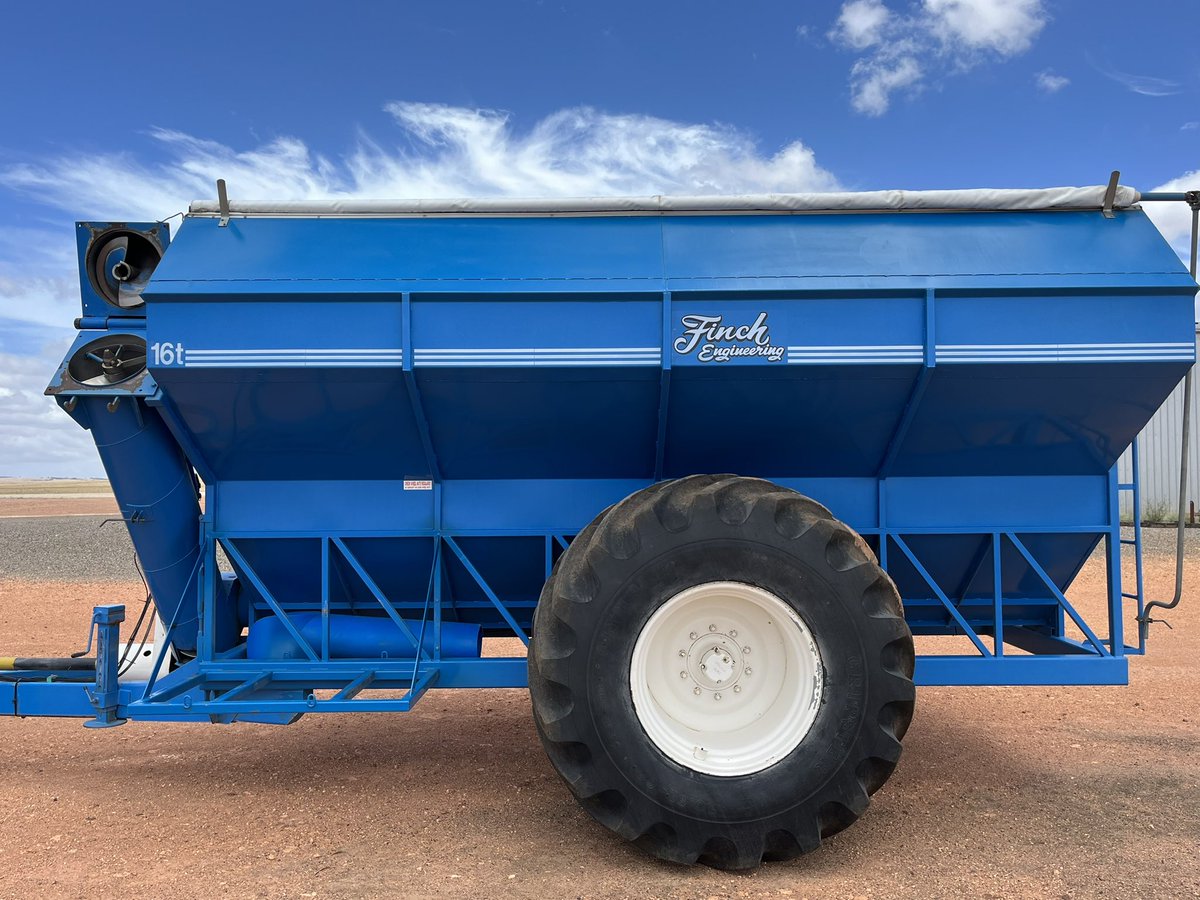 AlexWil43147233's tweet photo. For sale
2001 Finch 16ton Chaser bin
Left hand extension
Left hand discharge
400lt tank bracket
2 cameras 
Excellent condition 

$75,000 gst inclusive 
Call mick 0428762050 https://t.co/EaEH3TIHeR