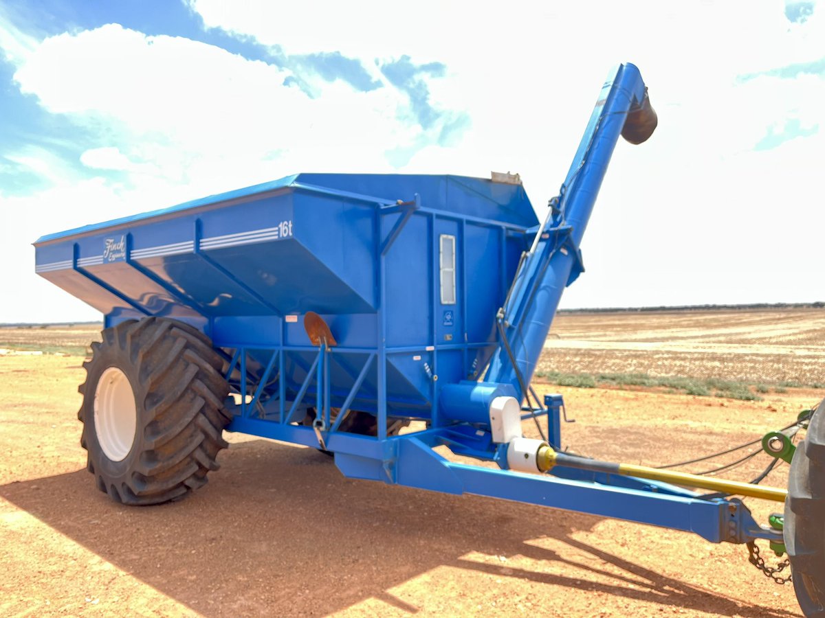 AlexWil43147233's tweet photo. For sale
2001 Finch 16ton Chaser bin
Left hand extension
Left hand discharge
400lt tank bracket
2 cameras 
Excellent condition 

$75,000 gst inclusive 
Call mick 0428762050 https://t.co/EaEH3TIHeR