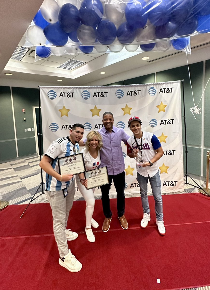 Silvia_MRuiz's tweet photo. Miami Town Hall β Team Fuego, YTD top experts and Mi60 ππ #MSSMiami #LifeAtATT #BanksBosses #MBCGoodStuff @TheGoodLifeKev @TonySmith4Sales @banks_dvb @lanej7493 Thank you @mrsherd2015 !! https://t.co/R2iJivtT9g