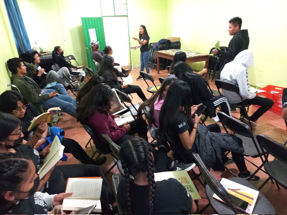 Seguimosleyendo's tweet photo. La #BMóvil #SierraNorte llegó el pasado 14 de marzo a San Andrés #Solaga para compartir con chicos y grandes sus libros viajeros. https://t.co/p3JOLV2j3J