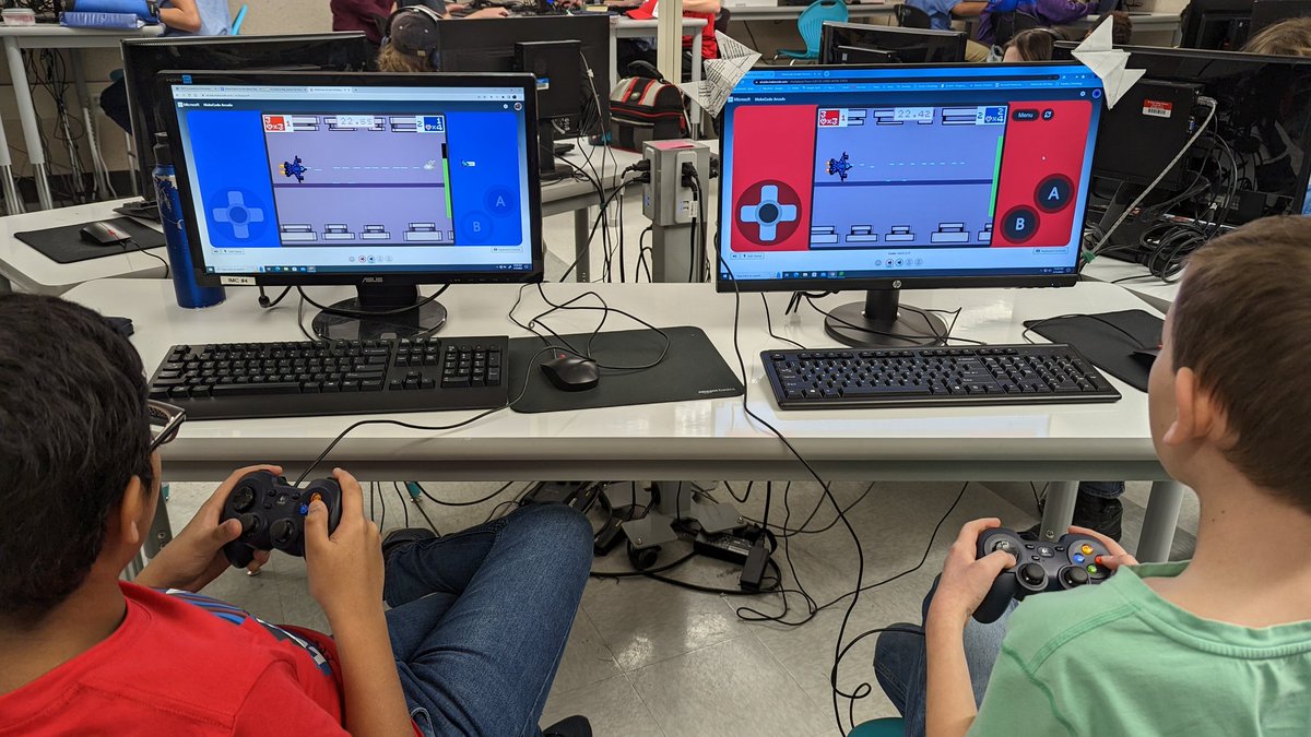BoulderMai's tweet photo. Students are coding a multiplayer arcade games using @MSMakeCode in our Game Design class. @AltonaMS @AltonaAP https://t.co/JAzEr2MVCy
