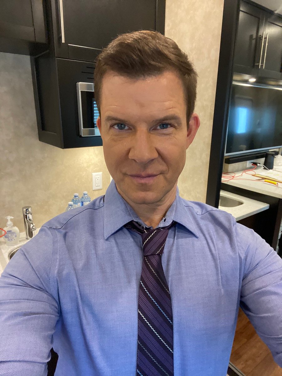 DorothyEubank16's tweet photo. Becoming Oliver O'Toole! #SignedSealedDelivered A meeting of the minds of @MarthaMoonWater and @Eric_Mabius!
#POstables say it's way past time for #MoreMoonwaterMovies #RenewSSD #OpenTheDLO @hallmarkmovie @SamanthaDiPippo @RandPope #WonyaLucas #LisaHamiltonDaly #MoreMabiusMagic https://t.co/4jssrJtchQ