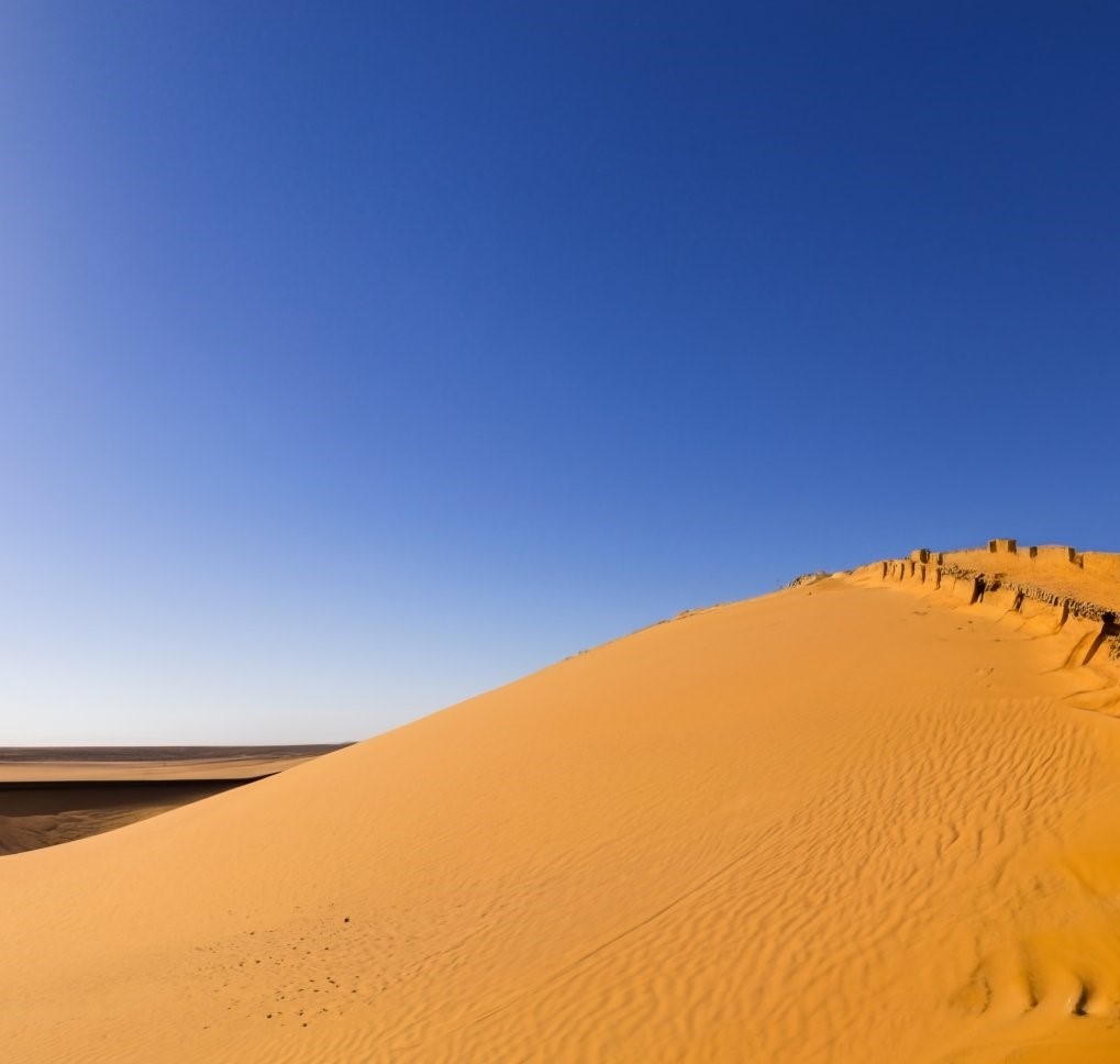 Sweet_Panda1987's tweet photo. The Sahara Desert is a vast desert located in North Africa, covering an area of approximately 3.6 million square miles (9.4 million square kilometers). It is the largest hot desert in the world, and one of the harshest environments on Earth.

#Saharadessert https://t.co/26MRqxp8op