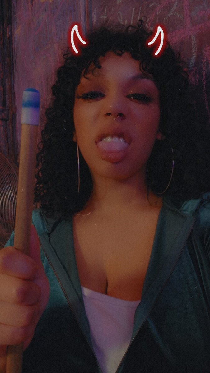 KaeCee1990's tweet photo. happy humlday ya sinners https://t.co/nPMr6ZcTJF