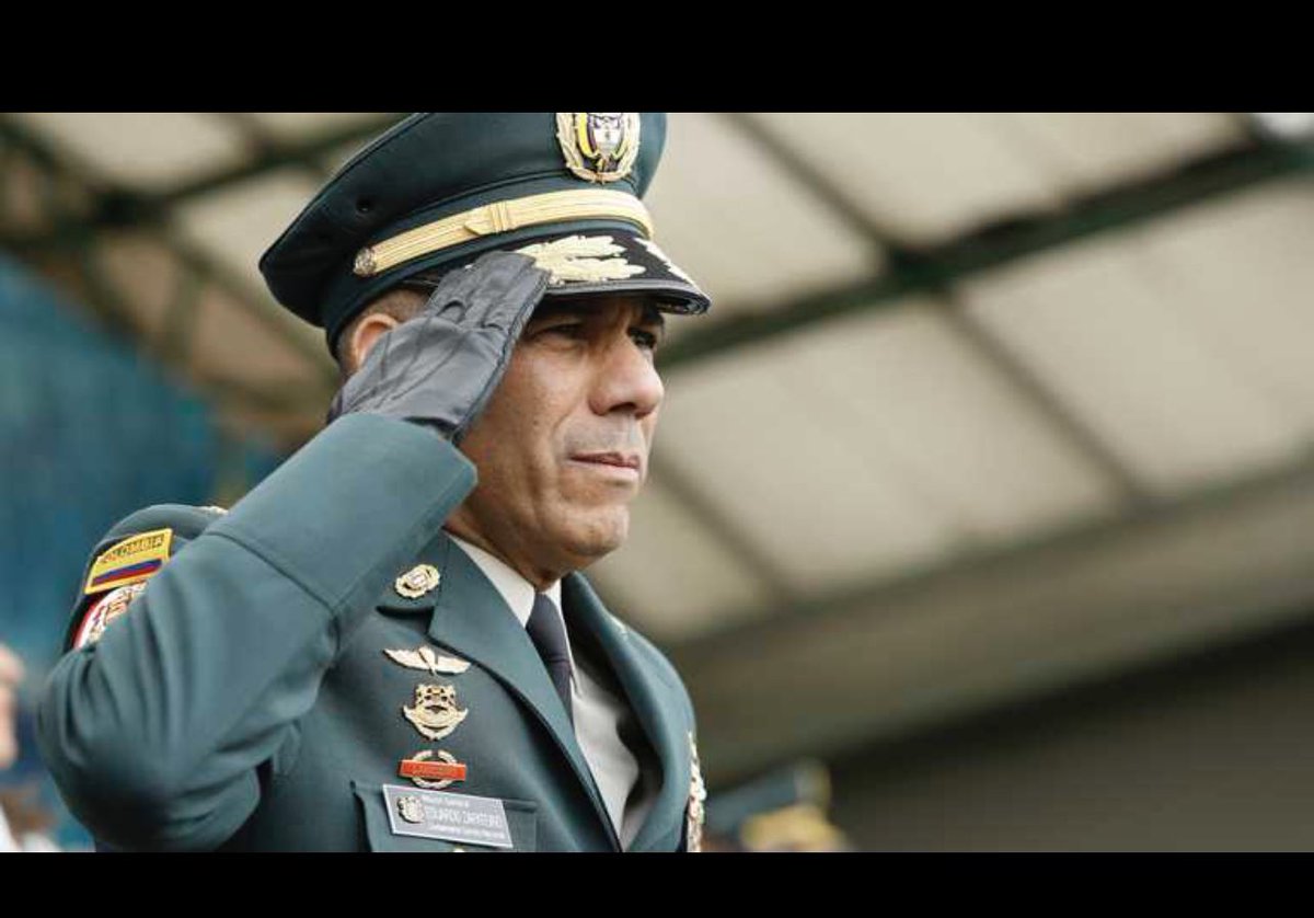 Jhonffonseca's tweet photo. Definamos esto de una vez: Quien es mejor General de colombia 🇨🇴 ? 

@EEZapateiro 🔁❤️
@DirectorPolicia 💬 https://t.co/2xNXbeHeYX