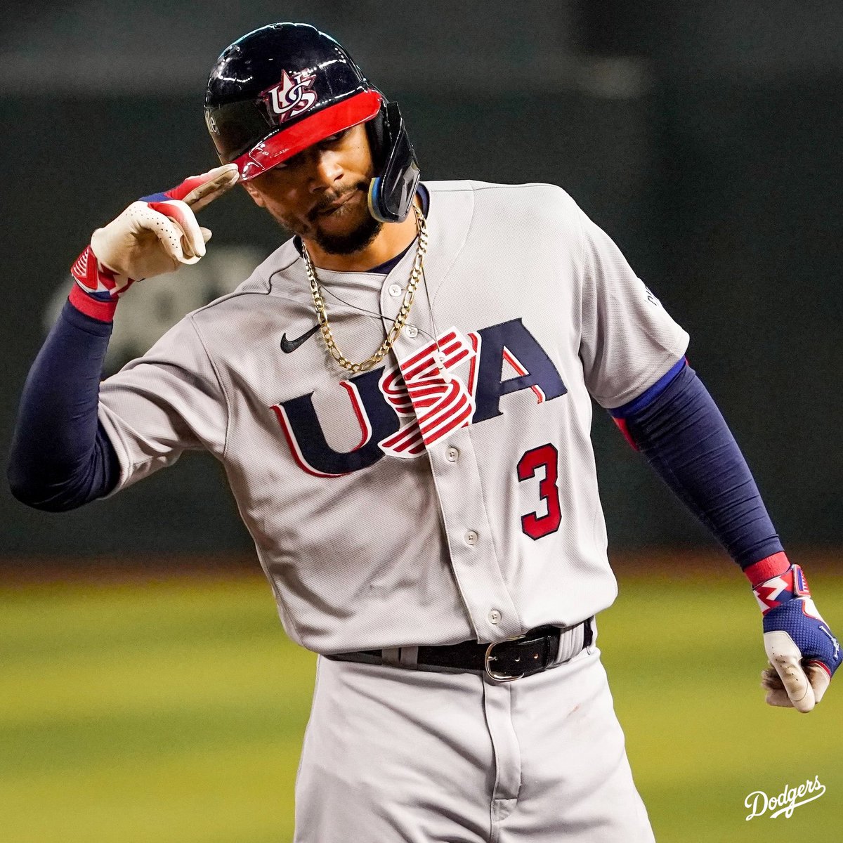 Dodgers's tweet photo. Lead the way, Mook. #WorldBaseballClassic https://t.co/5LwTKdsQRW
