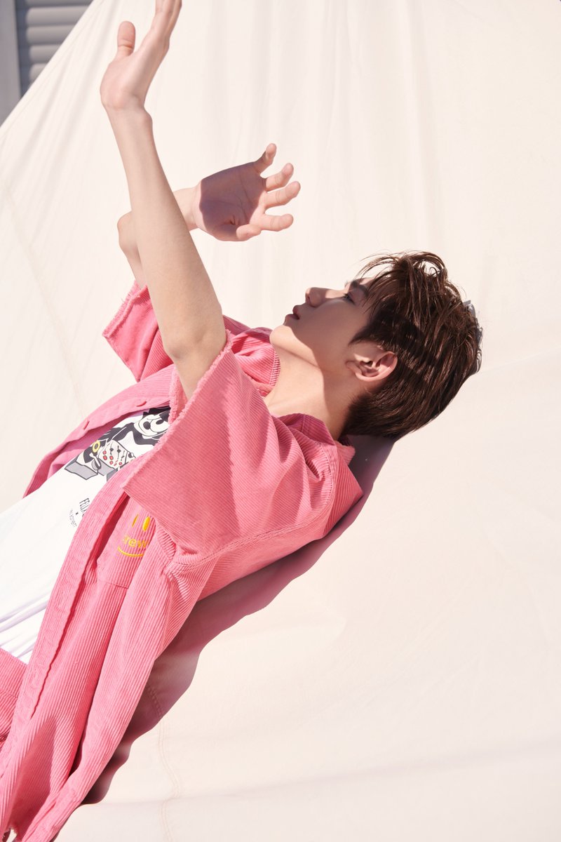 RoyWangGlobal's tweet photo. #RoyWang Studio Weibo Update

星辰随风，音符跃动，明天中午12 : 00和王源一起百纳高校之声， 热血从未静止。

https://t.co/oV3a9ZNIRP
#王源 #WangYuan #TFBOYS #หวังหยวน https://t.co/L23EnWFvTl