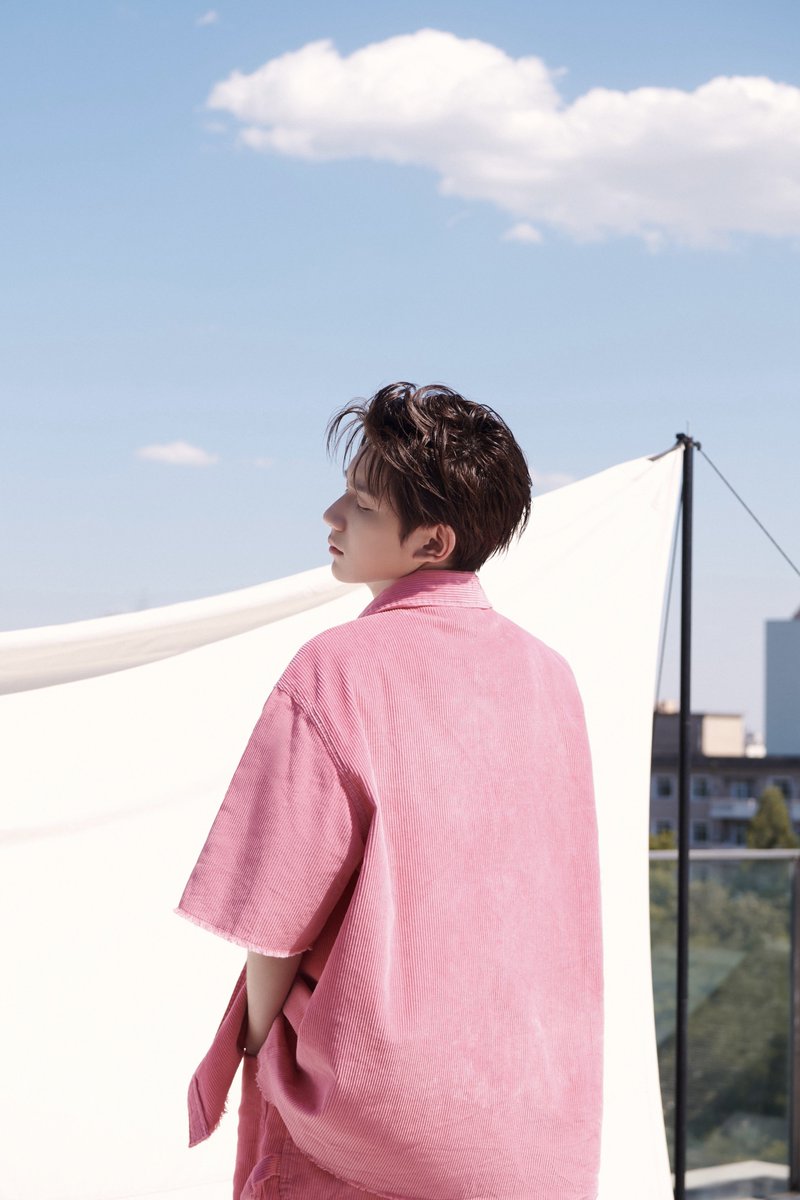 RoyWangGlobal's tweet photo. #RoyWang Studio Weibo Update

星辰随风，音符跃动，明天中午12 : 00和王源一起百纳高校之声， 热血从未静止。

https://t.co/oV3a9ZNIRP
#王源 #WangYuan #TFBOYS #หวังหยวน https://t.co/L23EnWFvTl