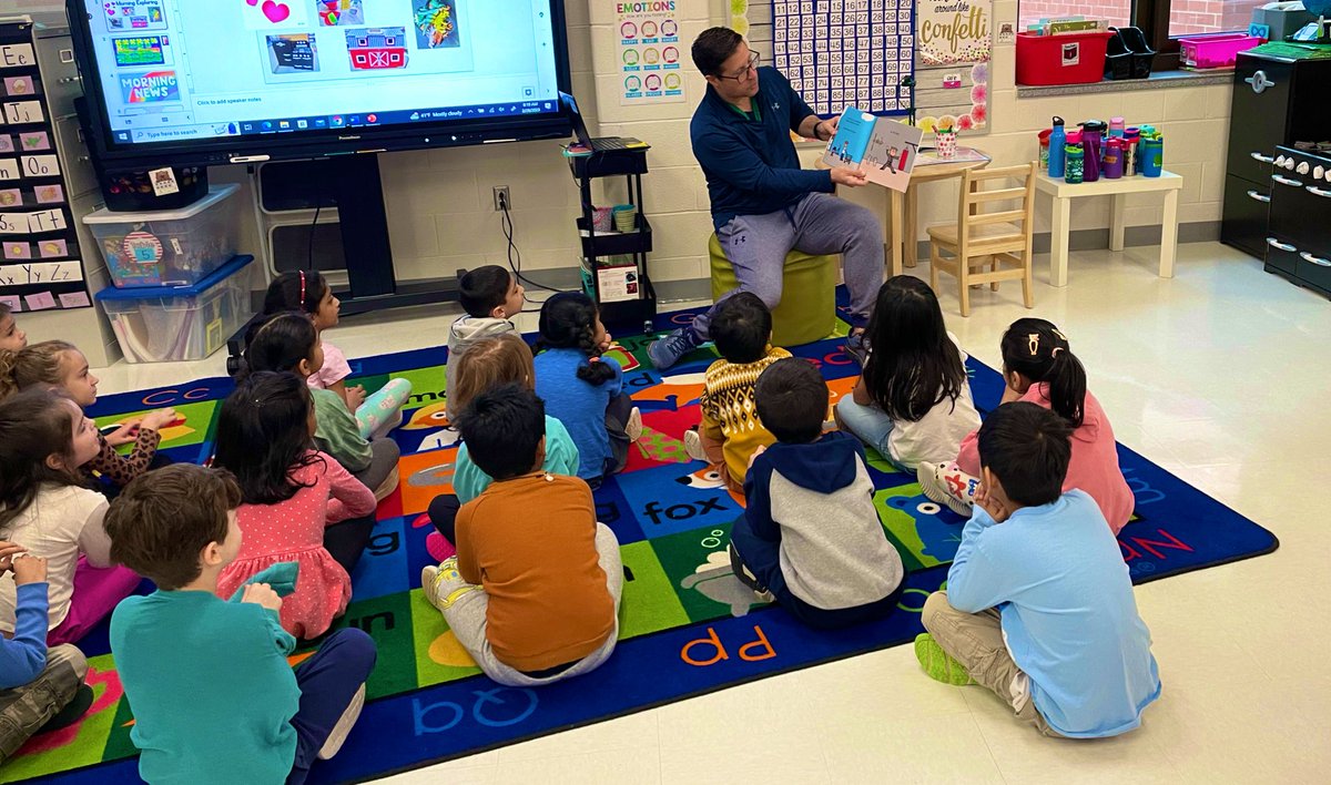 Ms_1stgrade's tweet photo. Thank you for our mystery reader surprise guest Mr. McPherson!!! @GoshenPostES #GoGPEGators #RAAW https://t.co/bYe78AOFoZ