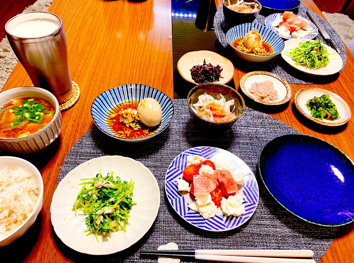 rin35966908's tweet photo. 昨夜は色々サラダと唐揚げでした😊
唐揚げはノンフライヤーで💕
#おうちごはん https://t.co/ewGWEaZxfm