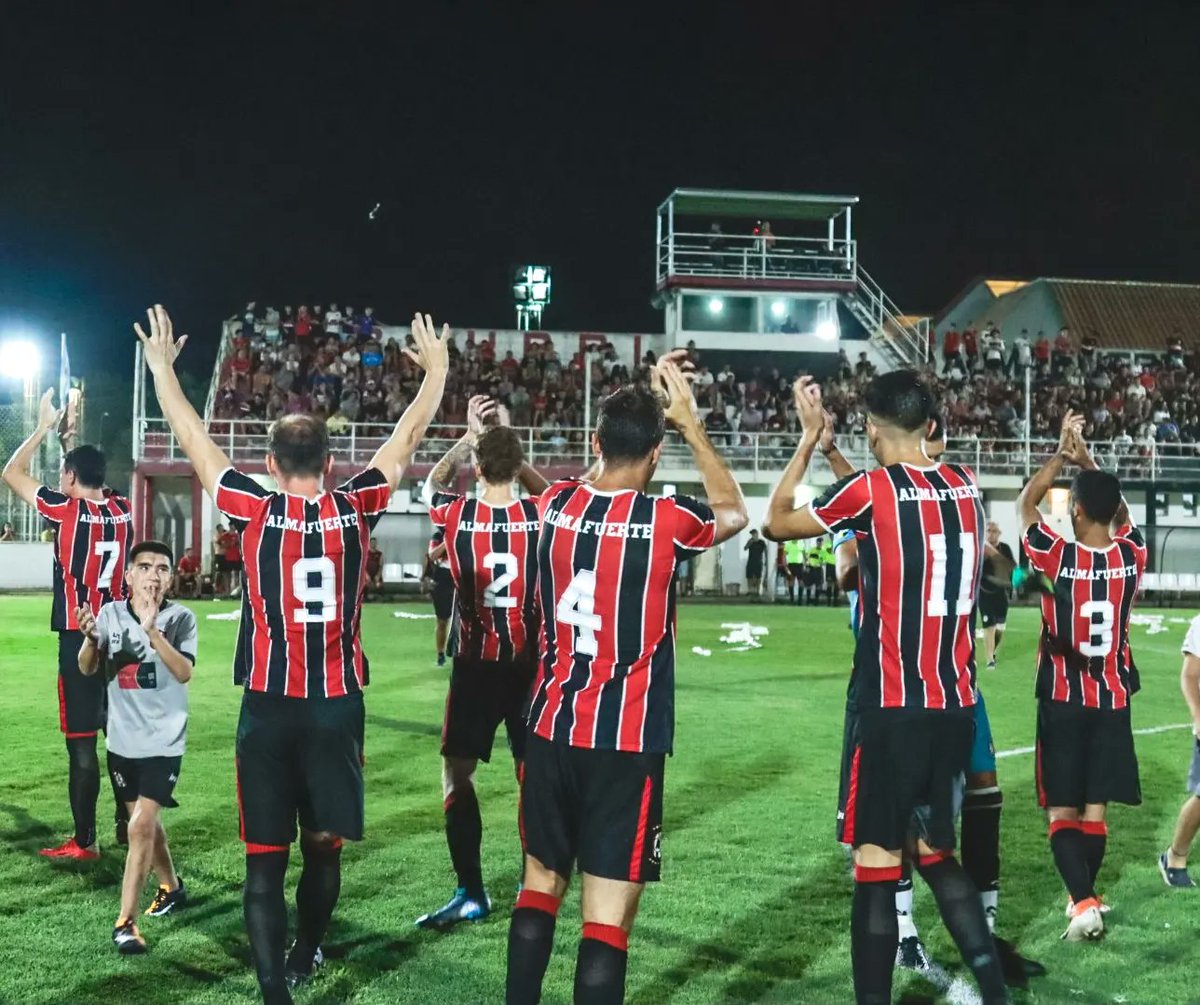 AlmafuerteLV's tweet photo. ⚽ DUEÑO DEL CLÁSICO ⚽

✅ Almafuerte venció 2-0 a Huracán y se quedó con el clásico.

⚽ Perret y Albarracín los goles del equipo de Vietto.

✅ En reserva fue triunfo Tricolor 2-1.

⚽ Alvarez y en contra los goles de Almafuerte.

¡SEGUIMOS CRECIENDO JUNTOS!

#ClubAlmafuerte https://t.co/1leVRif3dT