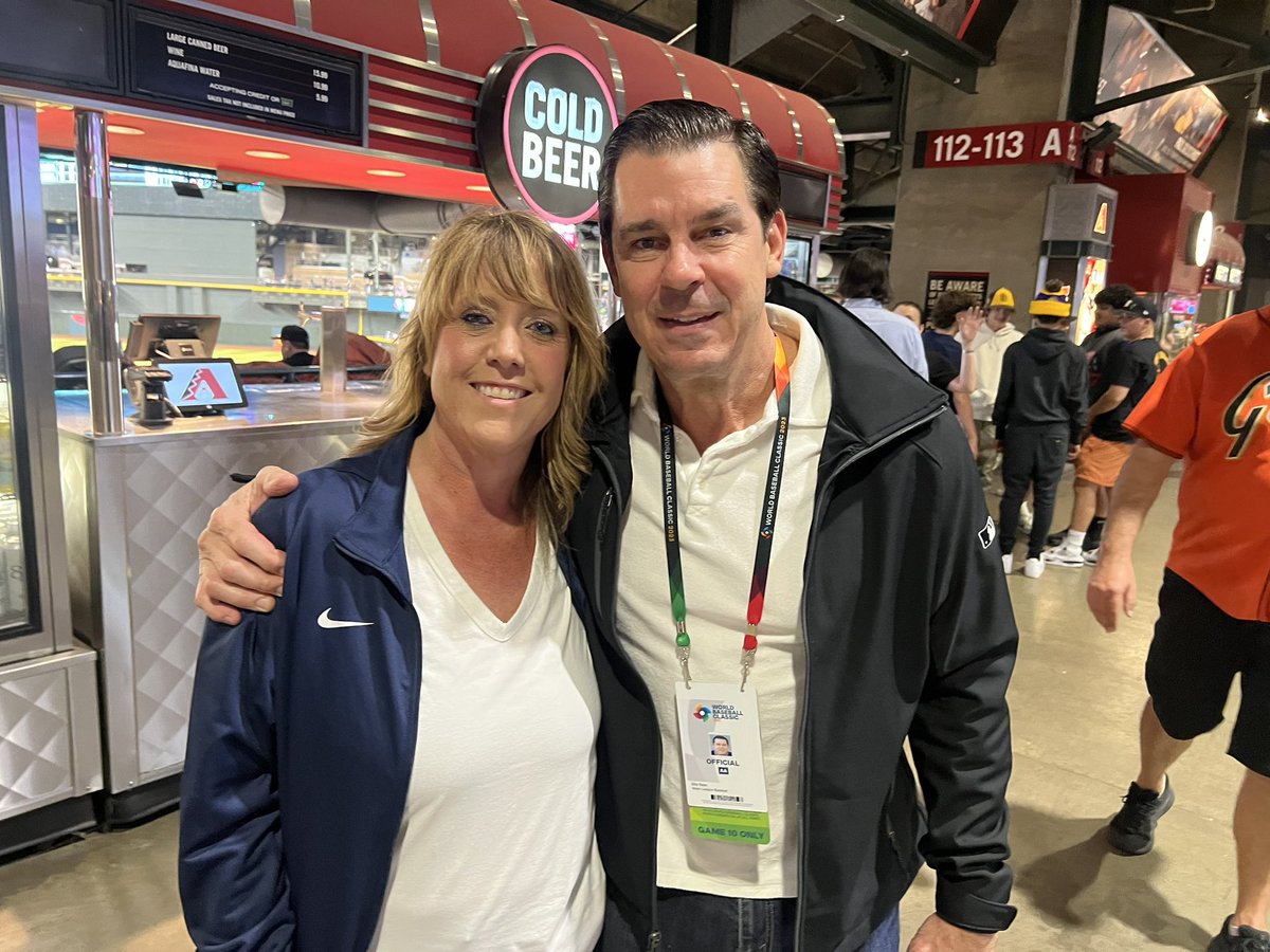 Shanderb's tweet photo. Made my whole day, year and life getting to meet you today. ❤️@billybeanball https://t.co/EfP4RH8iNR