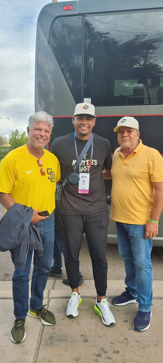 alfredocrismatt's tweet photo. #worldbaseballclassicphx https://t.co/ocVbwRoTTL