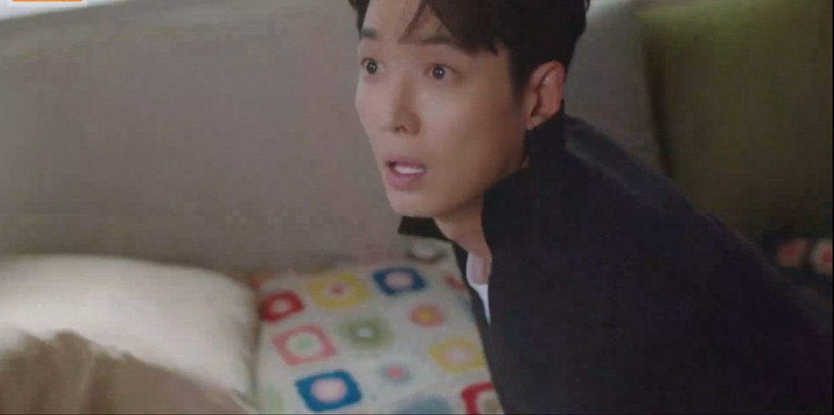 Gogobebess's tweet photo. ele todo confuso e a as duas tentando segurar o riso
#CrashCourseInRomance
#CrashCourseInRomanceEp5 https://t.co/2tHKPyfk0Q