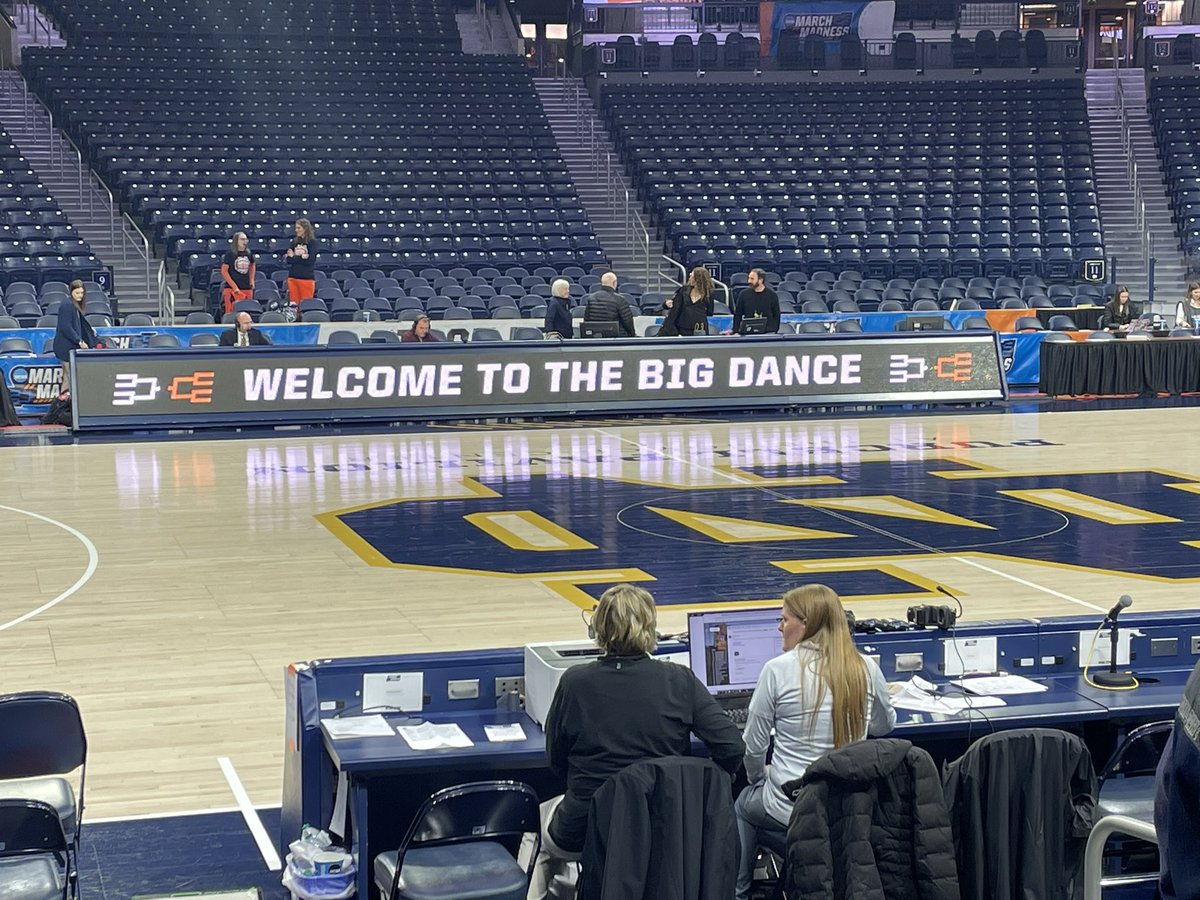 coachASlo's tweet photo. Special daddy moment in #MarchMadness at an arena i love.
#GirlDad https://t.co/LBC2MSSGKX