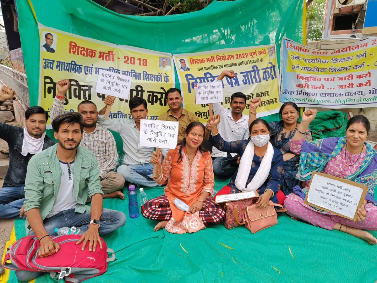 KiranPa57270605's tweet photo. #शिक्षक_वर्ग_1_2_नियुक्ति_पत्र_जारी_करो
चयनित शिक्षक करे पुकार,
नियुक्ति पत्र जारी करो सरकार। 
we want joining क्यो नही देते जॉइनिंग
@ChouhanShivraj
@OfficeofSSC
@Indersinghsjp
@schooledump
@CMMadhyaPradesh
@PMOIndia
@BJP4MP
@MPTakOfficial
@News24_MPCG
@ZeeMPCG
@MPEducationNews https://t.co/REG9C60ye5