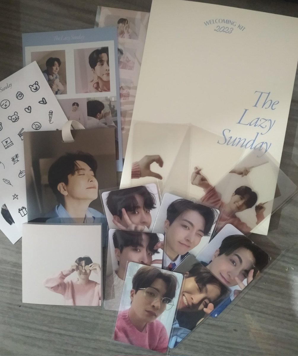 choitwojae's tweet photo. Chegou o dia de fazer o feedback para o @0201sell do meu Season do Youngjae. Ele é maravilhoso, veio tudo certinho, bem embalado e o processo foi super tranquilo e transparente. Eu não fazia ideia de como trazer isso tudo no precinho para o Brasil, obrigada!! #0201feedback https://t.co/ugM56DEbdI
