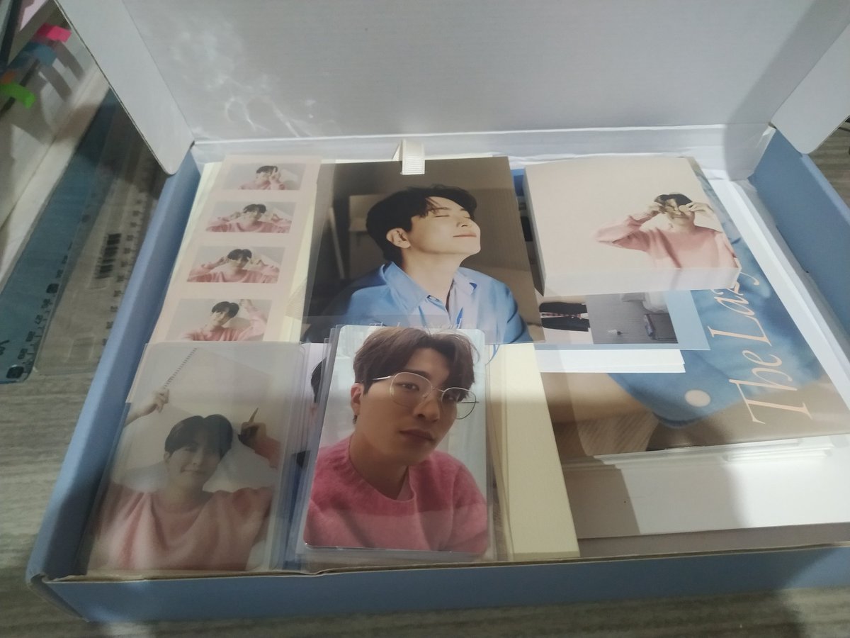 choitwojae's tweet photo. Chegou o dia de fazer o feedback para o @0201sell do meu Season do Youngjae. Ele é maravilhoso, veio tudo certinho, bem embalado e o processo foi super tranquilo e transparente. Eu não fazia ideia de como trazer isso tudo no precinho para o Brasil, obrigada!! #0201feedback https://t.co/ugM56DEbdI