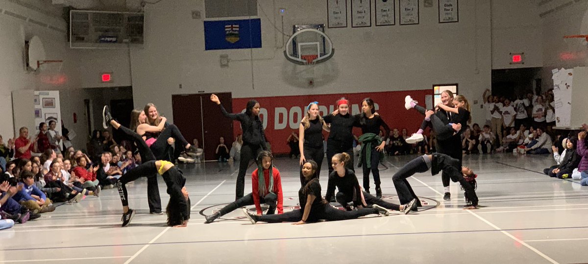 mdh_CCSD's tweet photo. Our #dayinthelife was very successful. We were excited to welcome over 150 potential grade 7 students and look forward to having them at MDH next year @CCSD_edu @StPiusX_CSSD @StLuke_CCSD @StSylvest_CCSD https://t.co/DCG7zzwZD1