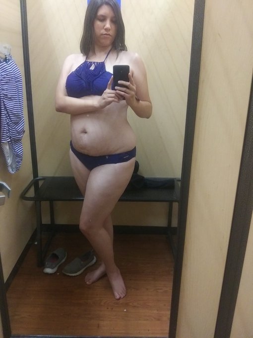 When I'm feeling insecure, I'll walk around in a tight shirt saying, "Can you believe I've had 6 kids<a href="/tag/myfavorite"class="tags"><span>#myfavorite</span></a><a href="/tag/footography"class="tags"><span>#footography</span></a>
