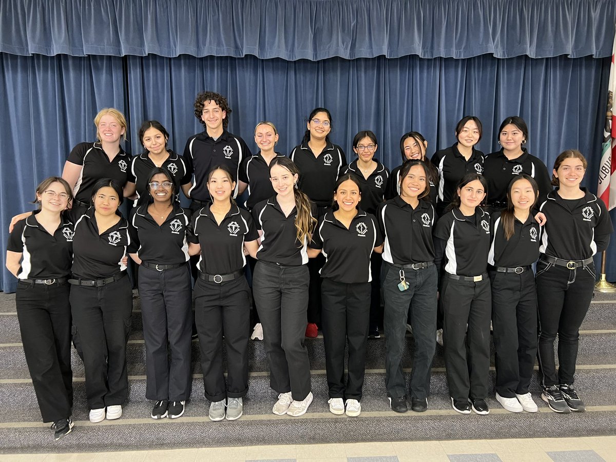 valenciahighmsa's tweet photo. On Monday a group of MSA students had an outreach at Tesoro Elementary School. We had an amazing time teaching students skills from our academy including splinting and hands only CPR. Thank you Mr. Rude and the 6th grade teachers for having us. https://t.co/6eJzacyIkH