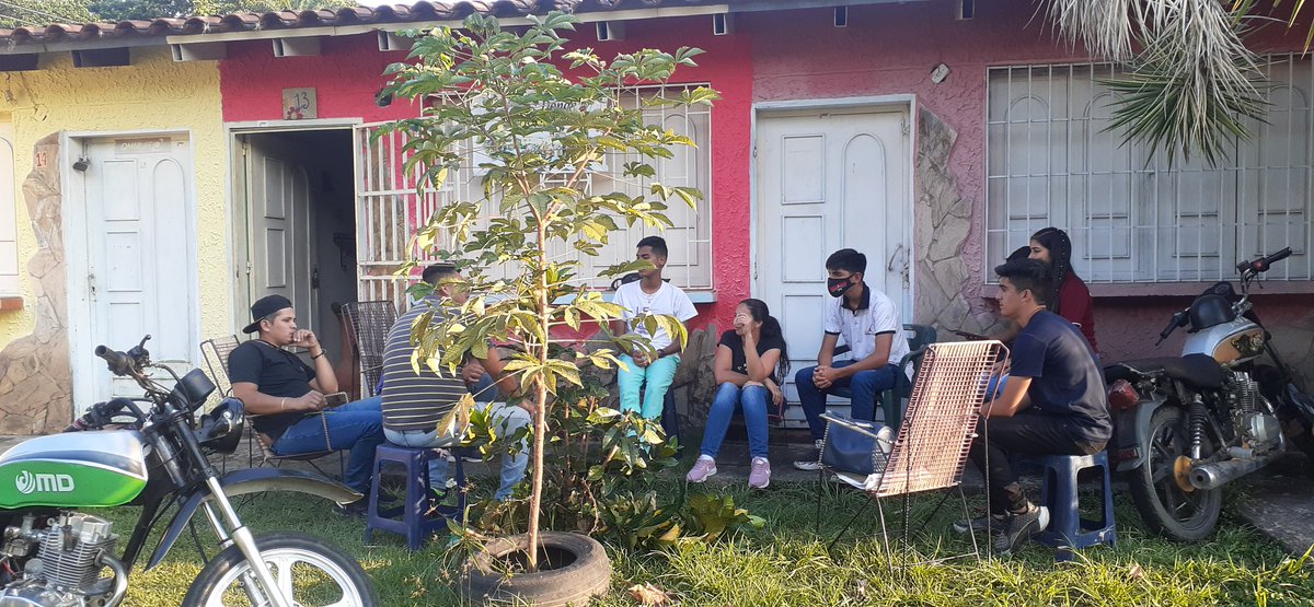 BolivarBnas_MRT's tweet photo. MRT Bolivar -Barinas,en reunión operativa de planificación  estratégica."No es lo mismo hablar de revolución democrática que de democracia revolucionaria. El primer concepto tiene un freno conservador; el segundo es liberador."Chavez. #ChavezHechoMillones https://t.co/OhPxFsS3Lk