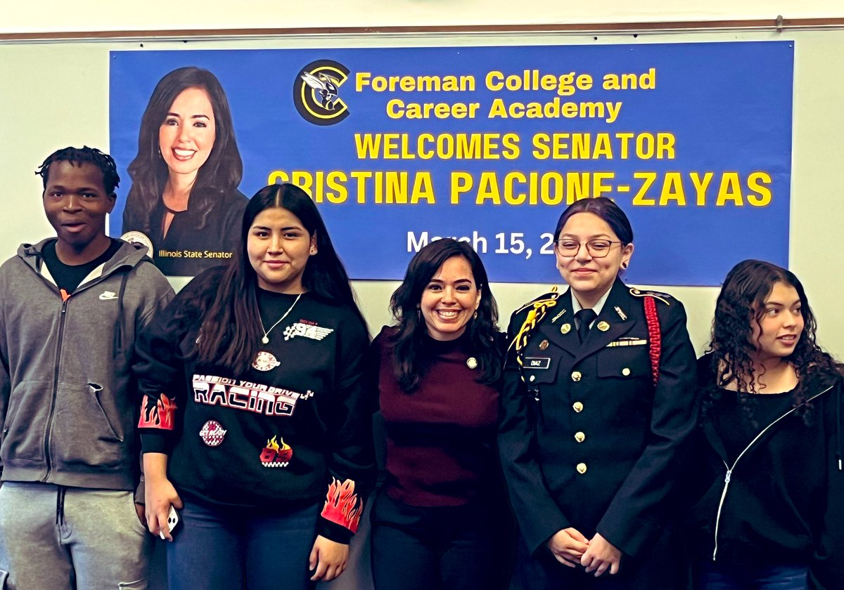 Thank you Senator Pacione-Zayas @CPZ4Senate for visiting Foreman today!! 

Great job 👏🏽to all the students that led the Participatory Budgeting Initiative in Civics classes!! <a href="/Mr_Escamilla1/">Anthony Escamilla</a> @network14cps <a href="/CPSCivicLife/">CPS Dept of Student Voice & Engagement</a>