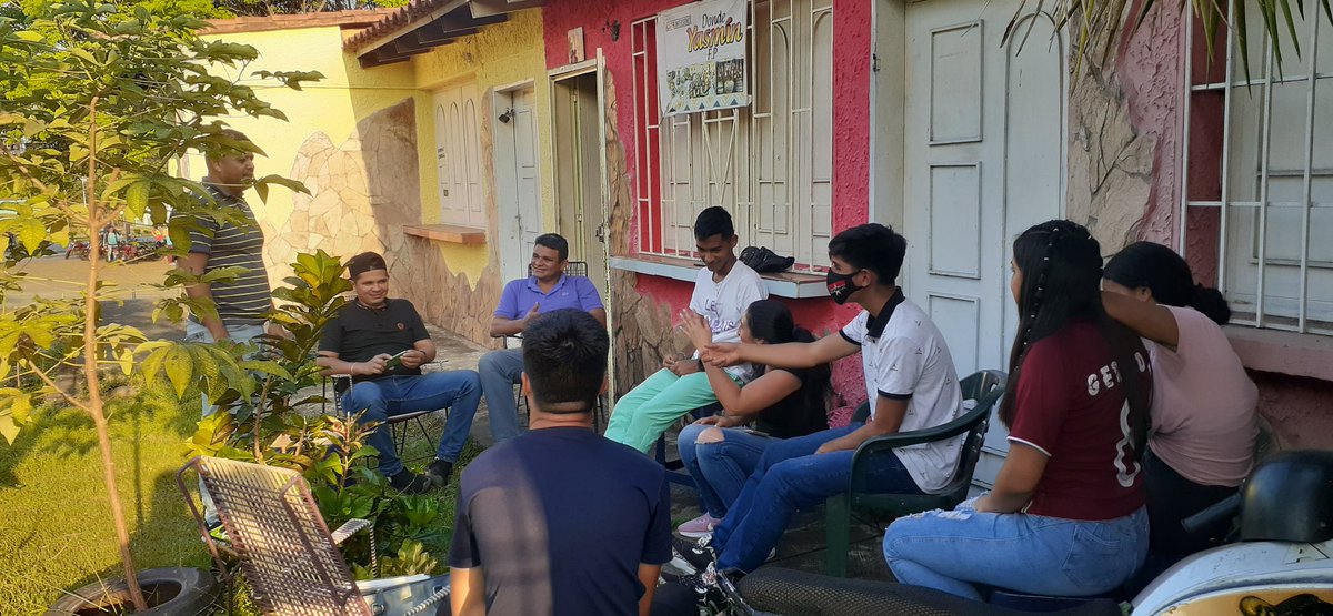 MRT Bolivar -Barinas,en reunión operativa de planificación  estratégica."No es lo mismo hablar de revolución democrática que de democracia revolucionaria. El primer concepto tiene un freno conservador; el segundo es liberador."Chavez. #ChavezHechoMillones