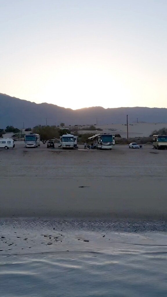 rebekahandjared's tweet photo. Sometimes you just need to get away to a quiet spot on the beach and watch the tide roll in and out. 🌊 💙 

#rv #rvlife #rvtravel #tiffinmotorhomes #tiffinphaeton #rootlessliving #rving #homeonwheels #digitalnomad #rvlifestyle #fulltimerv #gorving #mo… https://t.co/502mvHCntq https://t.co/3j00Q3caN6