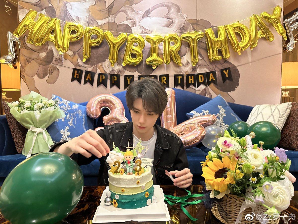 [💚] Weibo Update!

💪🏻มุ่งมั่นทำงานให้สำเร็จในเวลาอันสั้นที่สุด 
เพื่อให้บรรลุเป้าหมายที่คาดหวังไว้ ,
รักษาไว้ซึ่งพลังแห่งสมาธิ ,
ยกใบเรือขึ้นเริ่มเดินเรือ 🚂

#LuoYizhou23Birthday 
 HBD to LYZ

#หลัวอีโจว 
#LuoYizhou 
#罗一舟