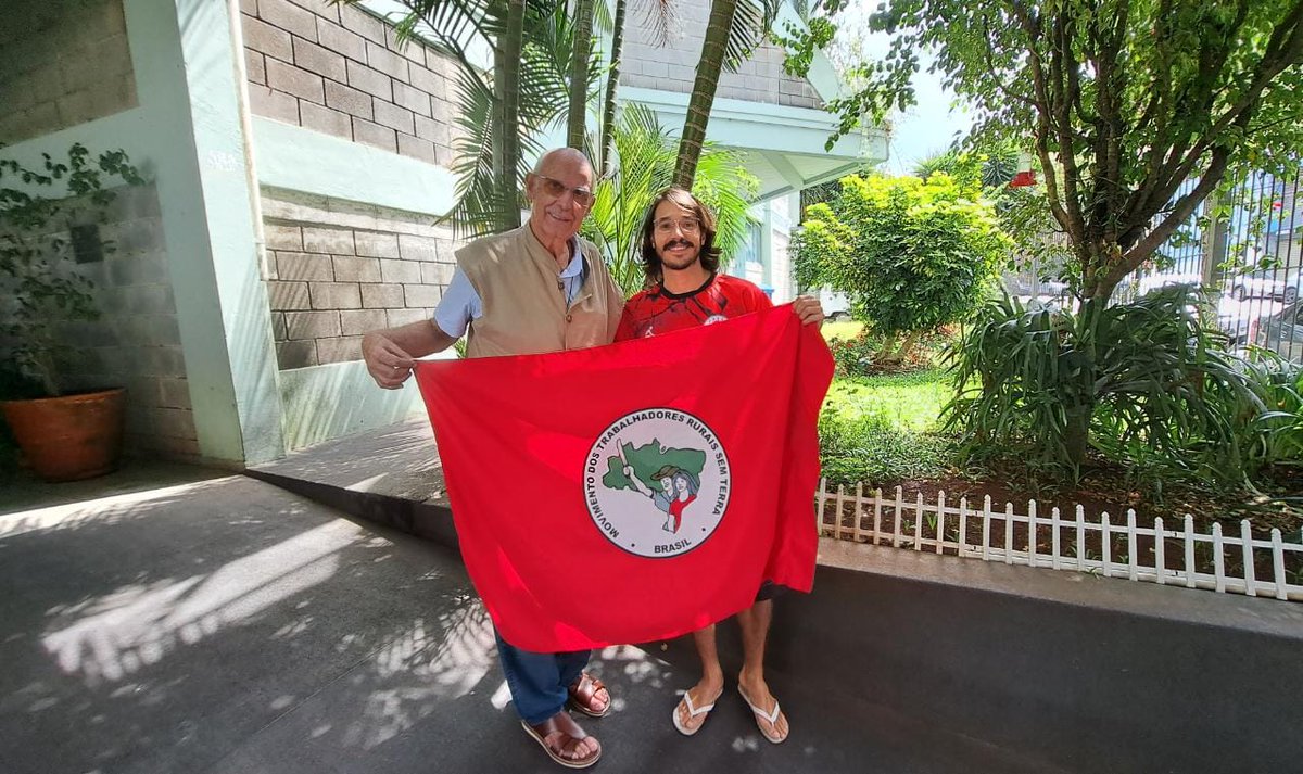 MST_Oficial's tweet photo. MST compartilha alimentos da Reforma Agrária Popular com a Pastoral do Povo de Rua!

Nesse dia 14 de março, o MST na Grande SP, por meio da cooperativa de produção dos acampamentos e assentamentos da região realizou mais uma doação na Casa de Orações da Pastoral Povo da Rua. https://t.co/SHnyklZ9wm