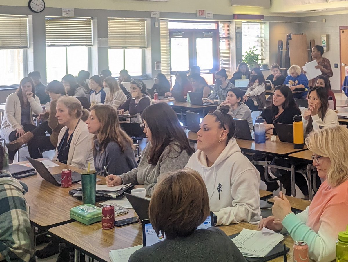 Julianne Foster tweet media