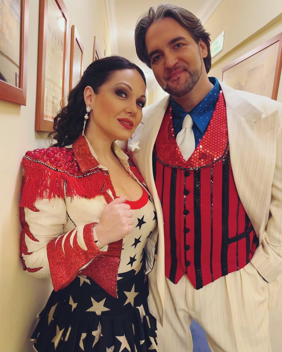 Nino_Machaidze's tweet photo. Cool people 🥰😍🤡 #IPagliacci #TeatroDellOperaDiRoma #Nedda #Colombina #GreatTeam #Love #Fun #Leoncavallo #Amartuvshinenkhbat #Tonio #Taddeo #Canio #Pagliaccio #NinoMachaidze #FrancoZeffirelli #Roma #BrianJagde #CoolLooks #Success #Grateful #Happy #WonderfulTeam @OperaRoma 💖 https://t.co/YK91fXr5fO