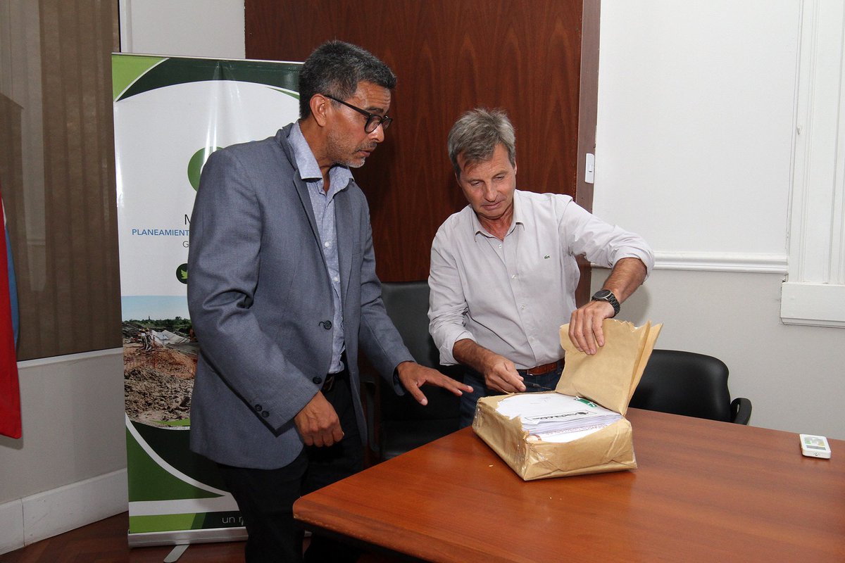 minplan_er's tweet image. 📦 Con un presupuesto oficial que supera los 15 millones de pesos, el @GobiernoER realizó la apertura de ofertas de la licitación privada para la Red Cloacal y Estación de Bombeo, en #Ubajay, departamento #Colón.

#Licitación #Obra #RedCloacal