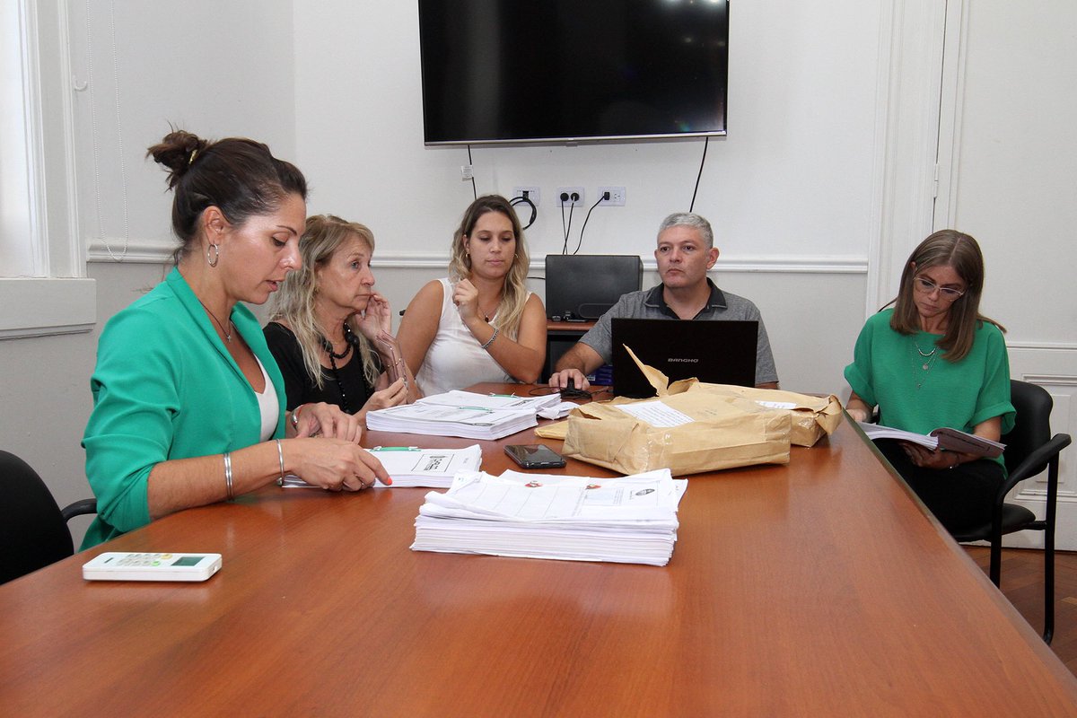 minplan_er's tweet image. 📦 Con un presupuesto oficial que supera los 15 millones de pesos, el @GobiernoER realizó la apertura de ofertas de la licitación privada para la Red Cloacal y Estación de Bombeo, en #Ubajay, departamento #Colón.

#Licitación #Obra #RedCloacal