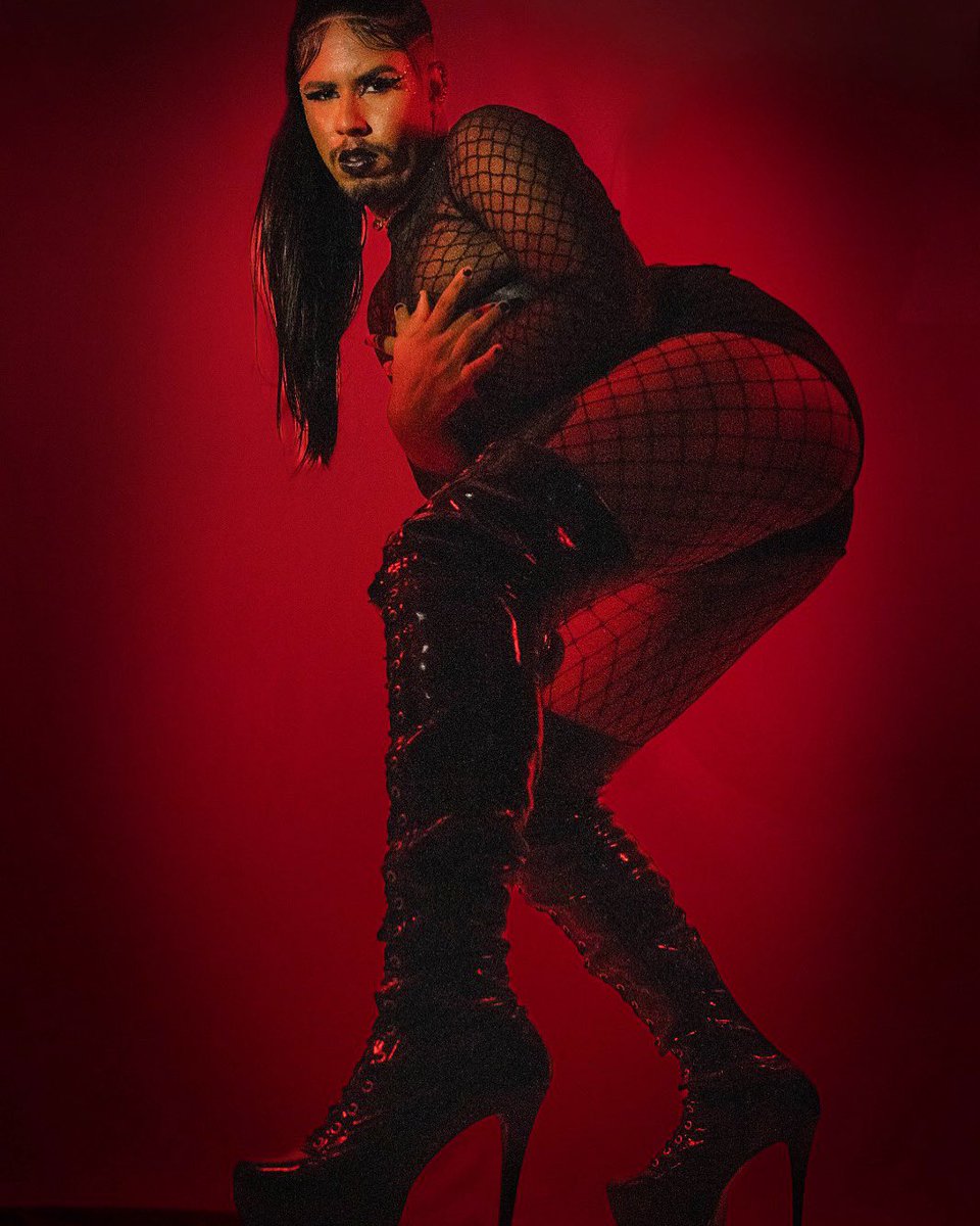 Chrislopsofc's tweet photo. Foi aqui que pediram comeback ?
.
Photoshoot #DesceSobe ⬇️👄⬆️✨
.
Produção : @julioferraribeauty e @iamwylll 
Hair : @julioferraribeauty
Photo: @xamfilmes
Studio : @videohd_locadora https://t.co/Mwi42umPqb